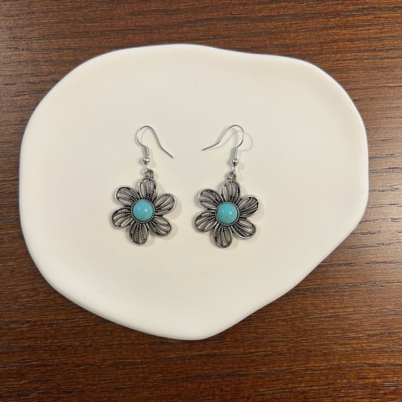 Jewelry - Flower Drop Earrings